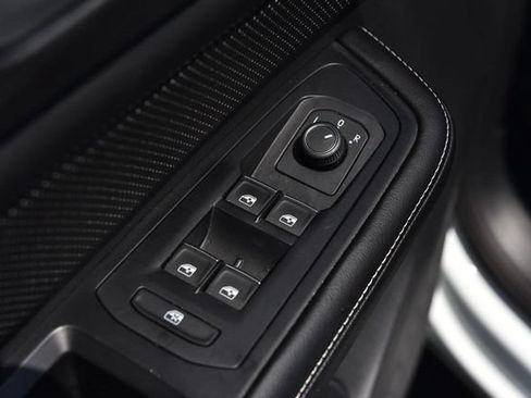 Certified 2024 Volkswagen Atlas Cross Sport SE w/ Panoramic Sunroof Package AWD/4WD image 8
