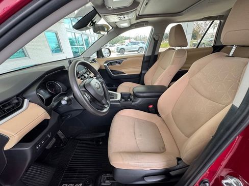 Used 2019 Toyota RAV4 XLE image 11