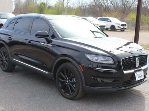 Used 2023 Lincoln Nautilus Reserve w/ Monochromatic Package image 8