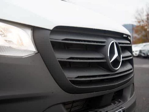 Used 2025 Mercedes-Benz Sprinter 2500 image 15