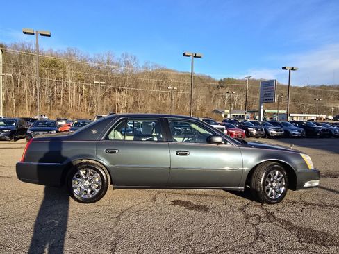 Used 2009 Cadillac DTS w/ Sun And Sound Package image 11