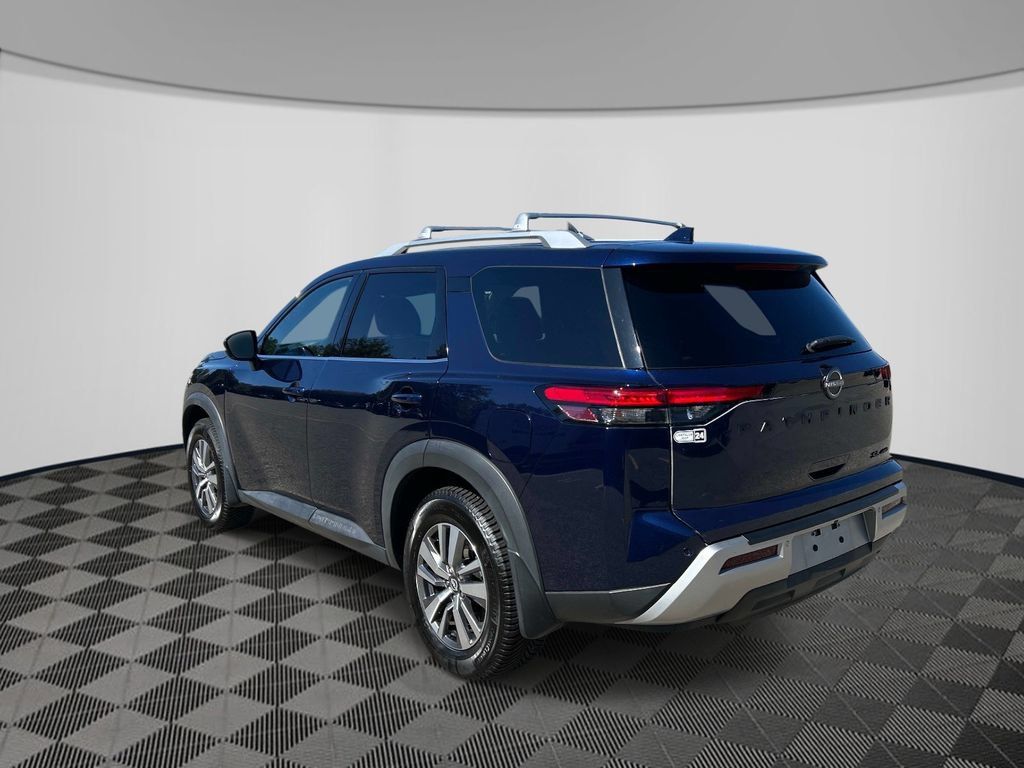 Used 2022 Nissan Pathfinder SL AWD/4WD image 3