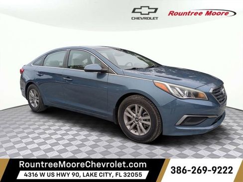 Used 2017 Hyundai Sonata SE image 1