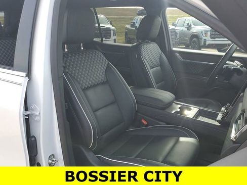 Certified 2025 GMC Acadia Denali w/ Super Cruise Package image 29