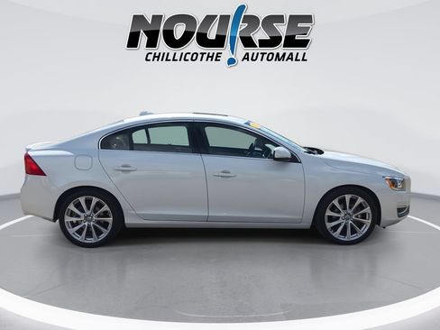 Used 2018 Volvo S60 T5 Inscription Platinum w/ Climate Package AWD/4WD image 9