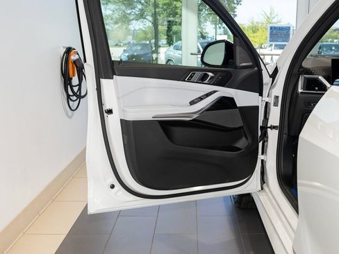New 2026 BMW X5 xDrive40i w/ M Sport Package AWD/4WD image 19