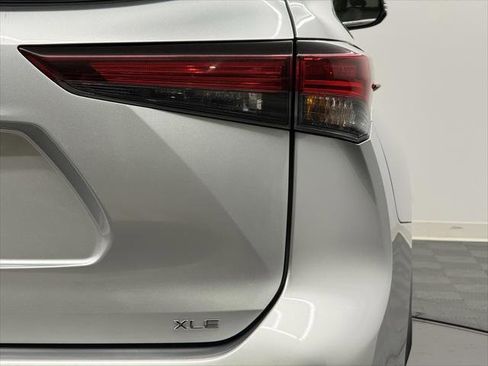 Certified 2024 Toyota Highlander XLE image 7