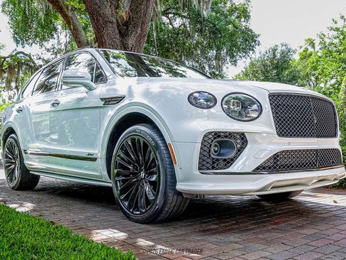 Used 2023 Bentley Bentayga Speed AWD/4WD image 12