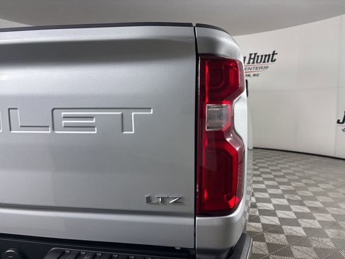 Used 2021 Chevrolet Silverado 2500 LTZ w/ LTZ Premium Package AWD/4WD image 31
