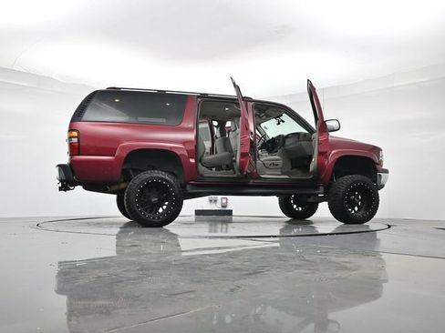Used 2004 Chevrolet Suburban LT w/ Preferred Equipment Group RWD image 52