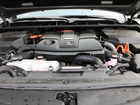 Used 2025 Lexus LX 700h F Sport image 34