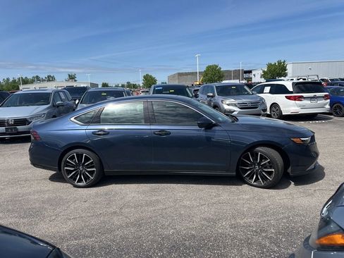 Used 2023 Honda Accord Touring image 12