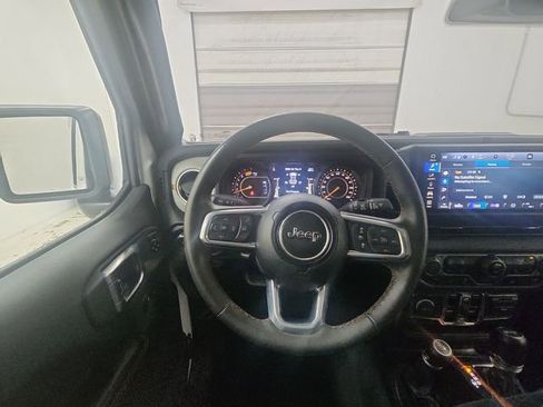 Used 2024 Jeep Wrangler Sahara image 13