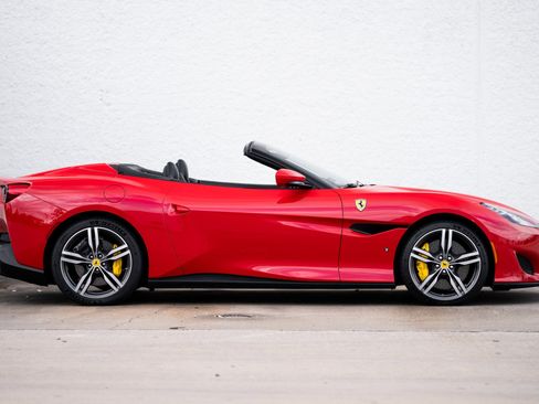 Used 2019 Ferrari Portofino image 16