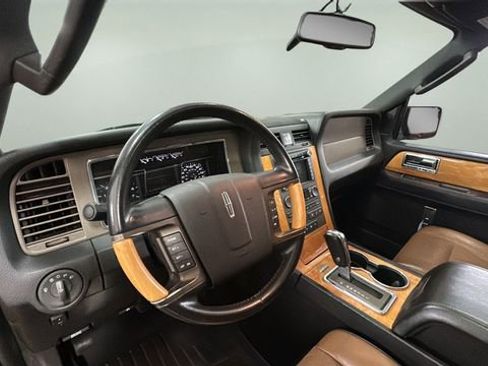 Used 2013 Lincoln Navigator L 4WD image 9