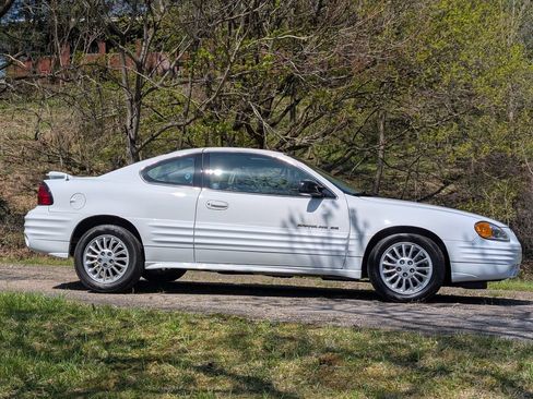 Used 2001 Pontiac Grand Am SE w/ Solid Value Appearance Pkg FWD image 10