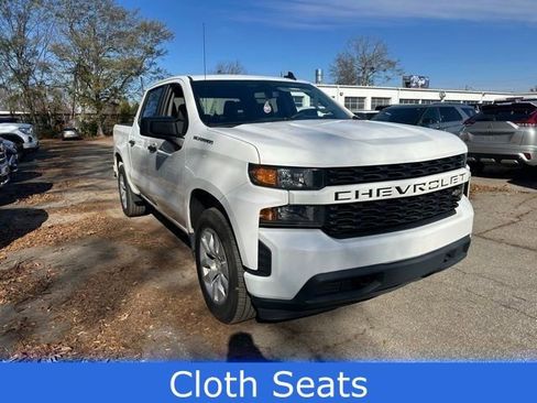 Used 2020 Chevrolet Silverado 1500 Custom w/ Custom Value Package image 2
