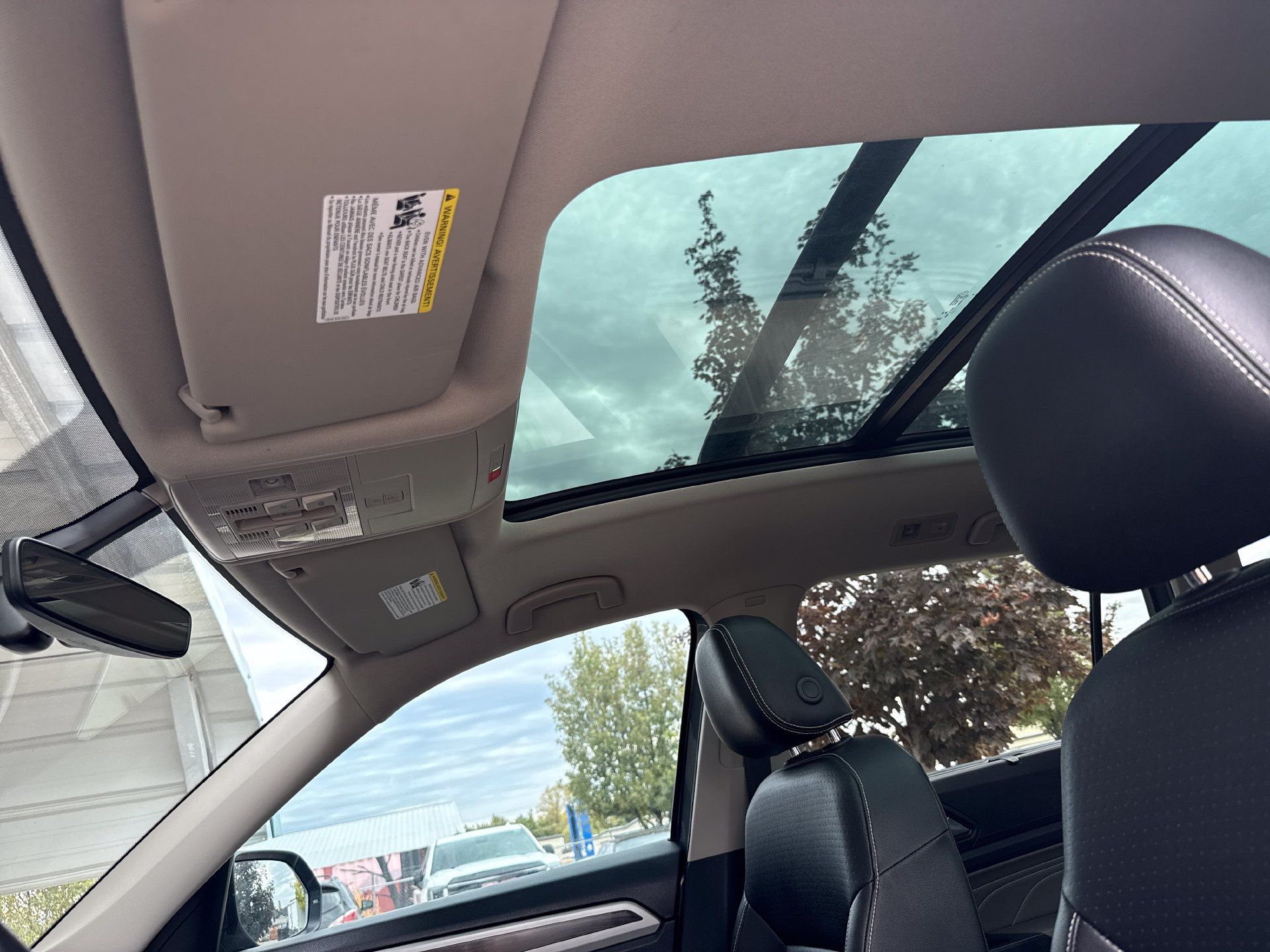 Used 2022 Volkswagen Atlas SE w/ Panoramic Sunroof Package AWD/4WD image 14