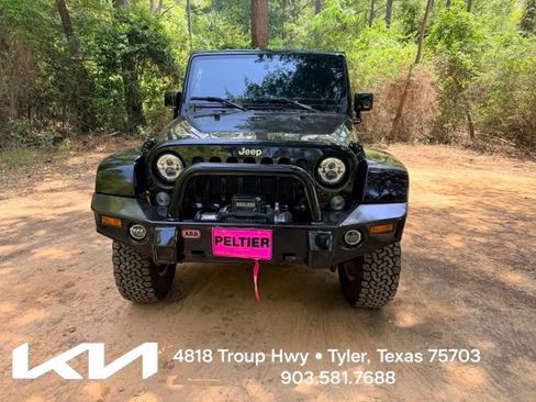 Used 2017 Jeep Wrangler Rubicon w/ Power Convenience Group AWD/4WD image 2