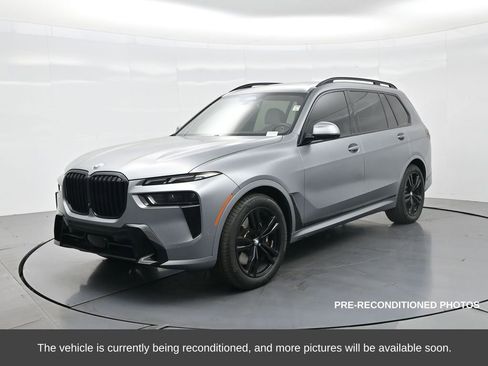 Used 2023 BMW X7 xDrive40i w/ Executive Package image 2