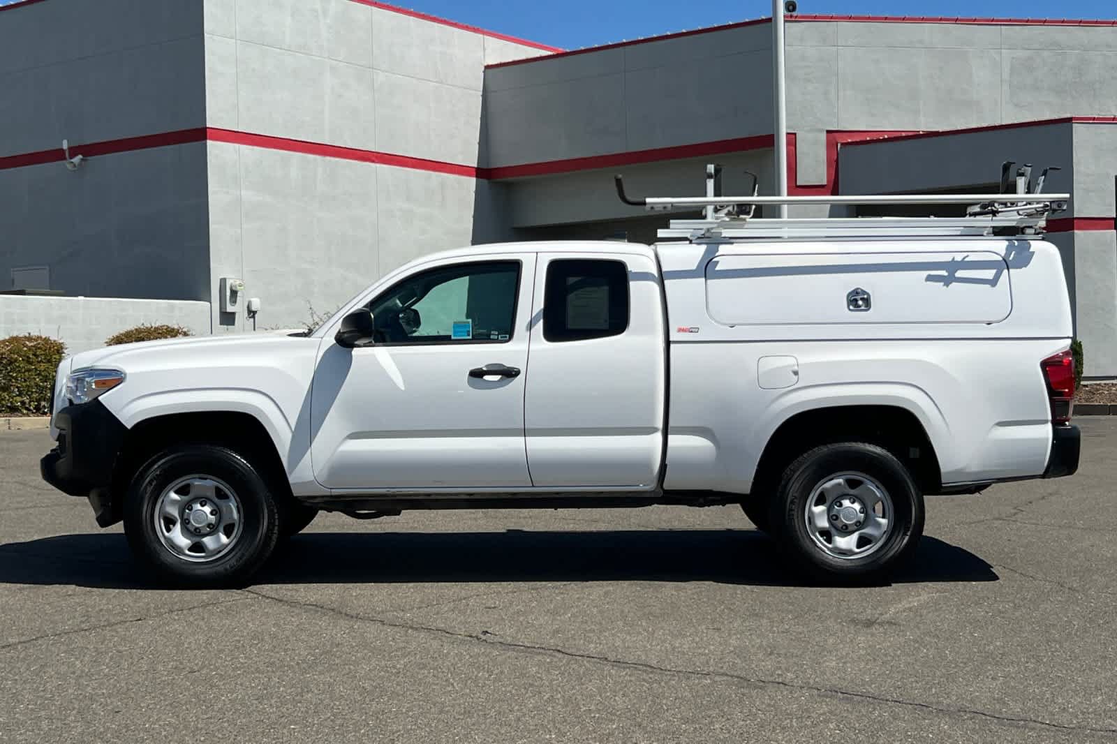 Used 2020 Toyota Tacoma SR RWD image 9