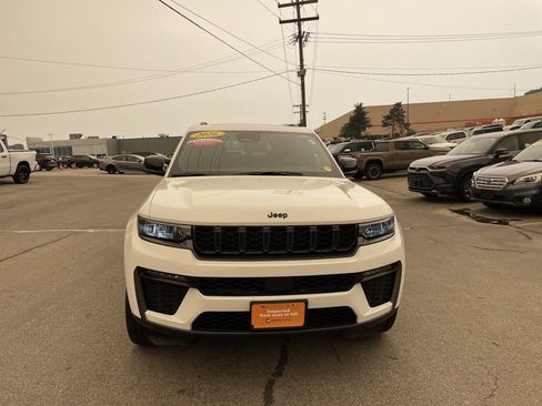 Used 2026 Jeep Grand Cherokee Limited w/ Limited Altitude Package AWD/4WD image 5