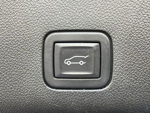 Used 2024 Chevrolet Tahoe Z71 w/ Luxury Package AWD/4WD image 19