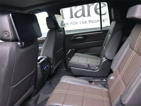 New 2026 Chevrolet Suburban High Country image 10