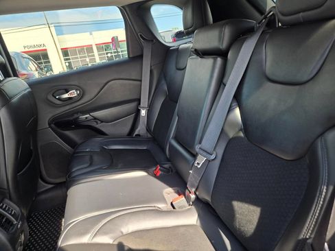 Used 2019 Jeep Cherokee Latitude Plus AWD/4WD image 10