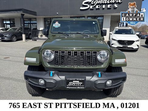 Used 2024 Jeep Wrangler Unlimited w/ Convenience Group AWD/4WD image 2