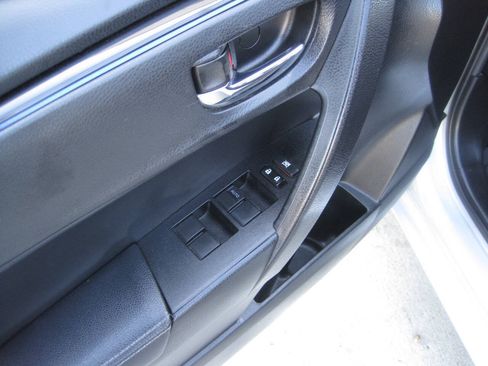 Used 2017 Toyota Corolla SE FWD image 21