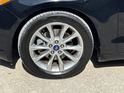 Used 2017 Ford Fusion SE image 12