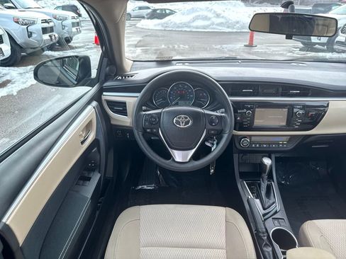Used 2015 Toyota Corolla LE image 12