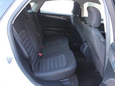 Used 2018 Ford Fusion SE FWD image 31