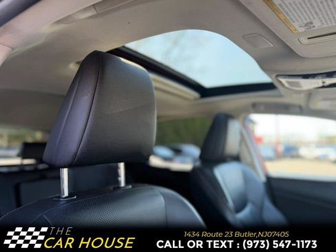 Used 2025 Toyota Sienna XLE FWD image 17