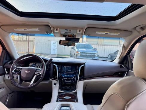 Used 2017 Cadillac Escalade Premium Luxury image 5