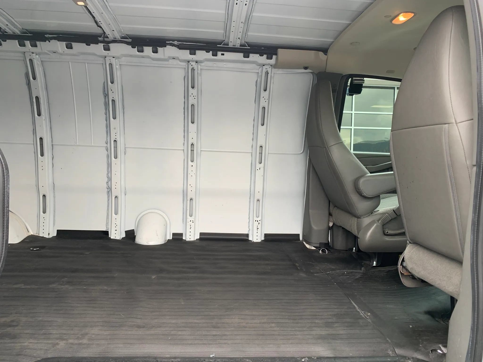 Used 2018 Chevrolet Express 3500 Extended w/ Driver Convenience Package RWD image 27