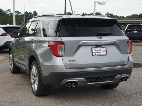 Used 2022 Ford Explorer Platinum w/ Equipment Group 601A AWD/4WD image 18