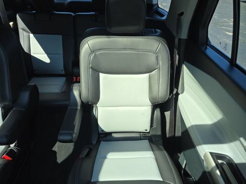 Used 2024 Ford Explorer XLT w/ Equipment Group 202A AWD/4WD image 19