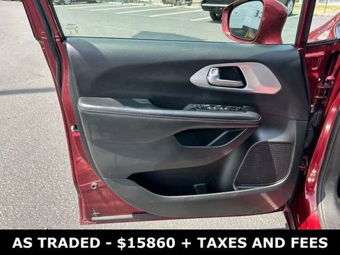 Used 2019 Chrysler Pacifica Touring-L Plus w/ S Appearance Package FWD image 12