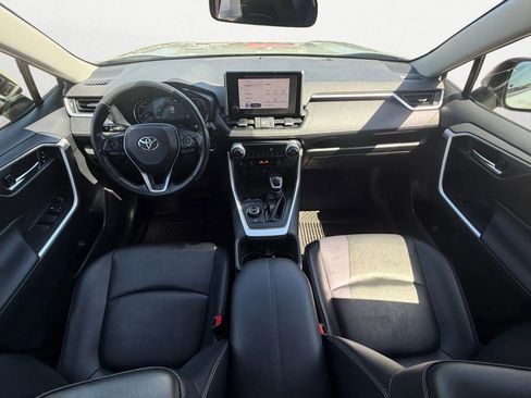 Used 2023 Toyota RAV4 XLE Premium image 12