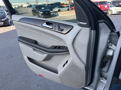 Used 2014 Mercedes-Benz GL 450 4MATIC image 25