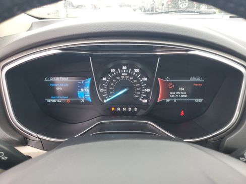 Used 2018 Ford Fusion SE w/ Fusion SE Technology Package image 15