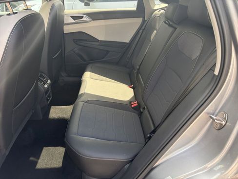 Used 2025 Volkswagen Taos SE FWD image 37