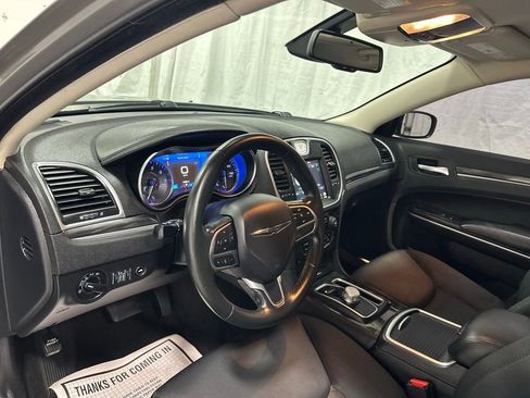 Used 2019 Chrysler 300 Touring RWD image 15