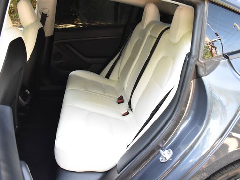 Used 2022 Tesla Model 3 Standard Range image 24