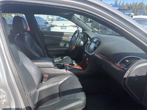 Used 2013 Chrysler 300 w/ Driver Convenience Group RWD image 8