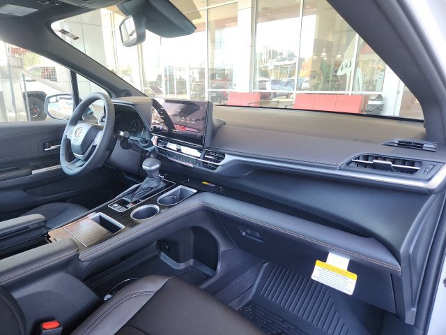 New 2026 Toyota Sienna XLE Woodland Edition AWD/4WD image 27
