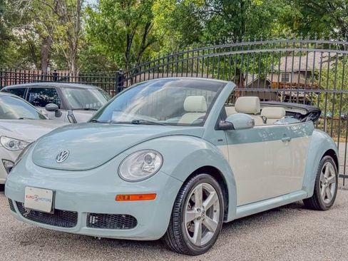 Used 2010 Volkswagen Beetle Final Edition image 8