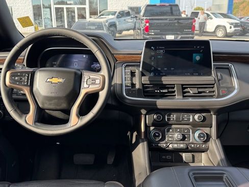 Used 2023 Chevrolet Suburban High Country image 13